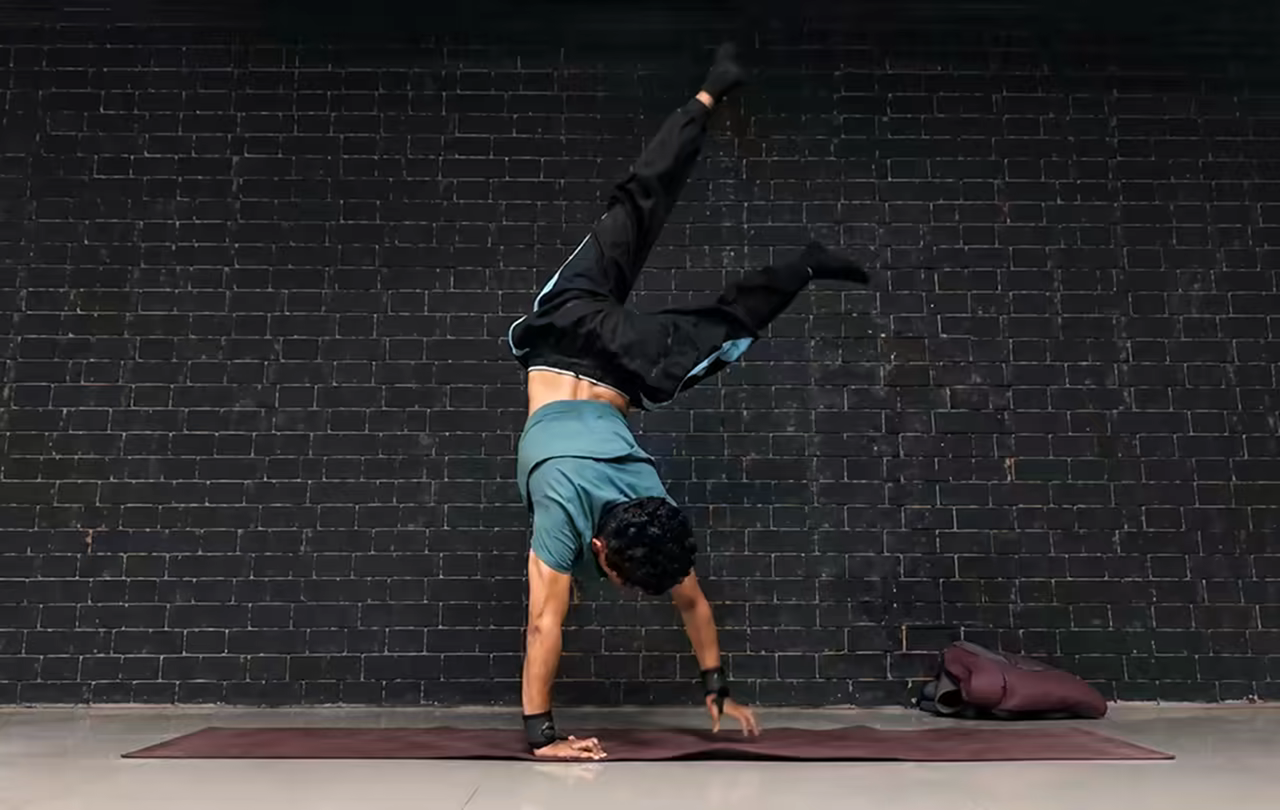 The banana back. Every beginner has it. The goal is learning to feel it — before you can fix it.